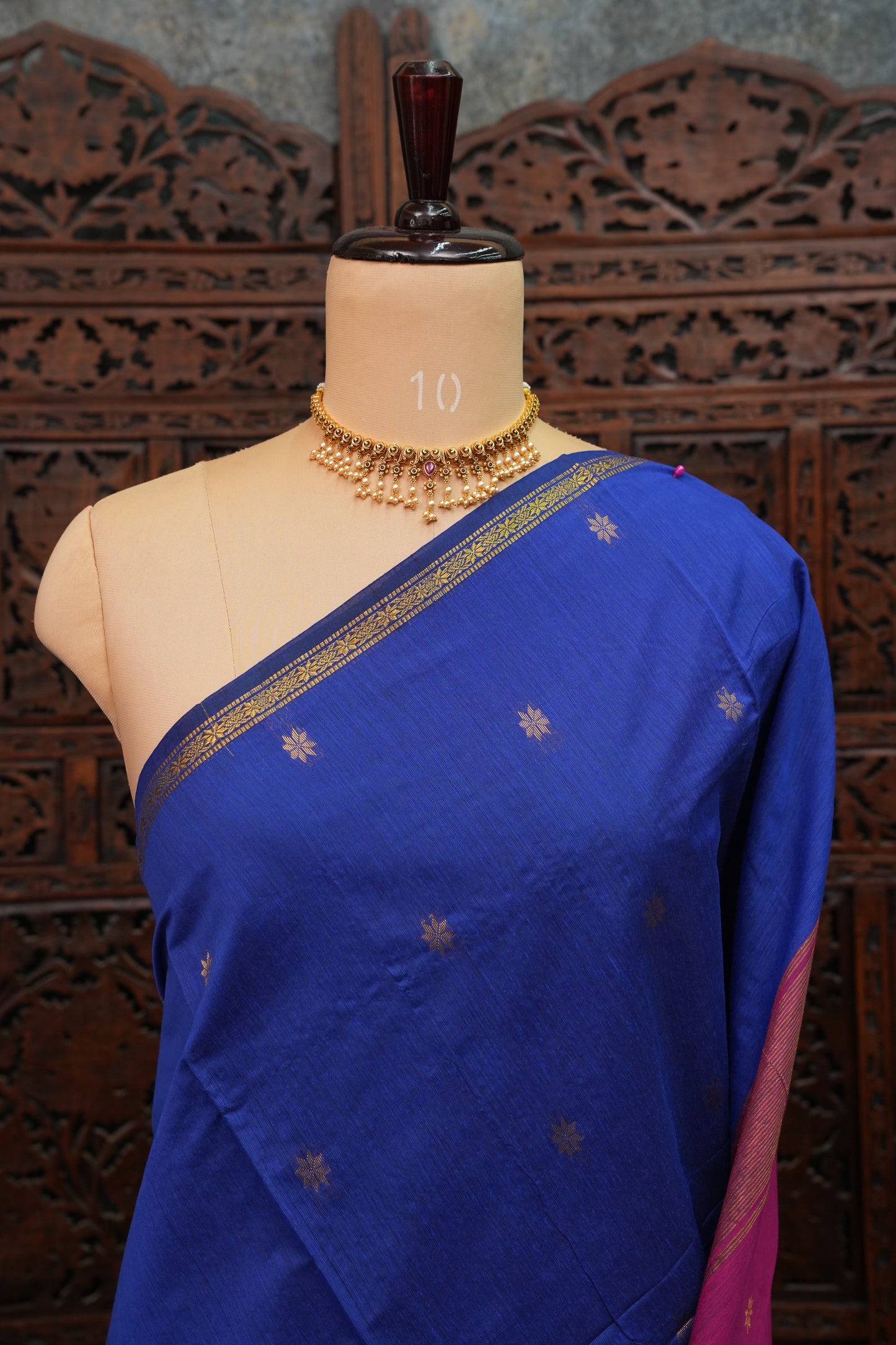 Semi Maheshwari Silk Cotton Saree with thin Gold Zari Buttas