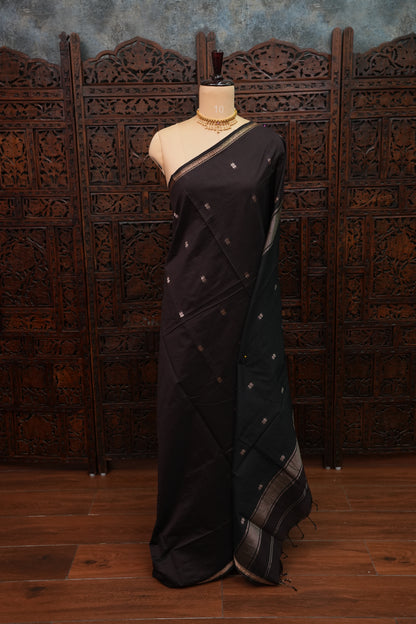 Semi Maheshwari Silk Cotton Saree with thin Gold Zari Buttas