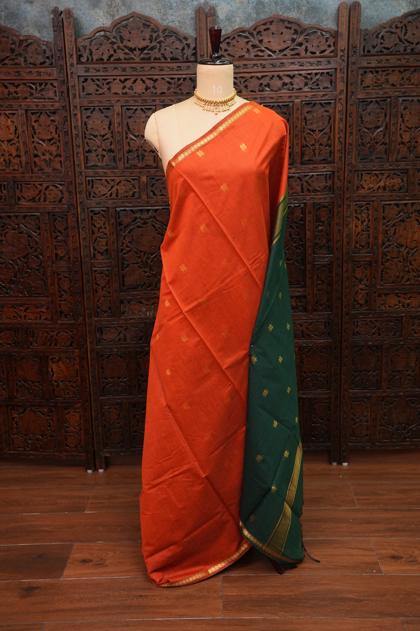 Semi Maheshwari Silk Cotton Saree with thin Gold Zari Buttas