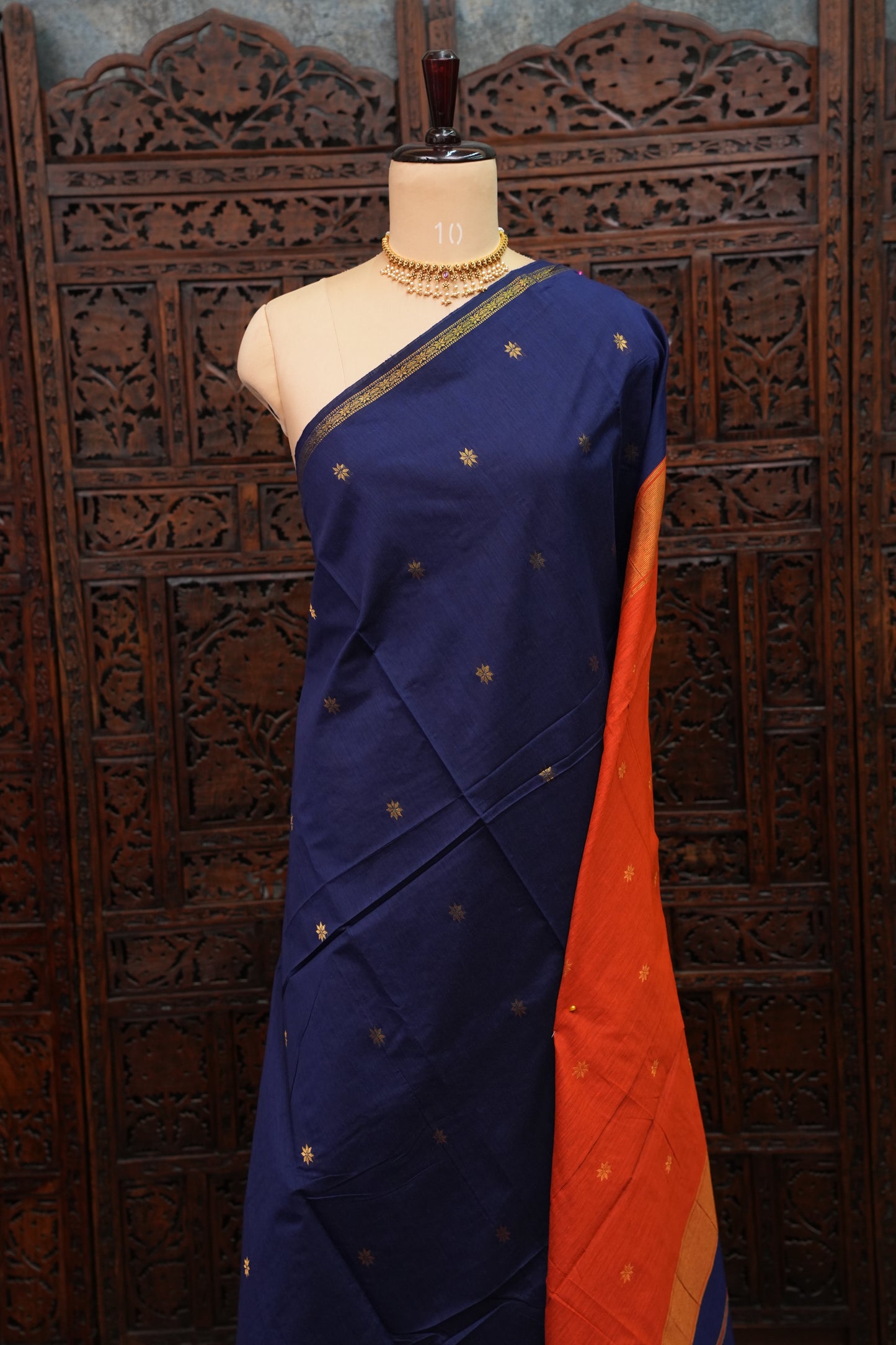 Semi Maheshwari Silk Cotton Saree with thin Gold Zari Buttas
