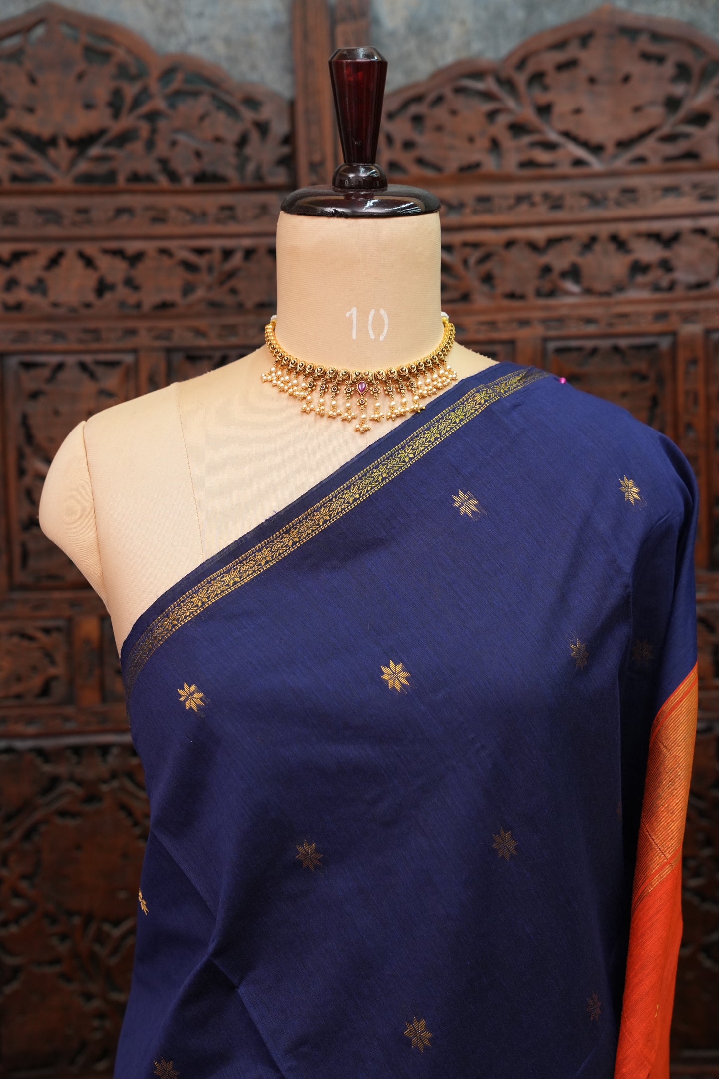 Semi Maheshwari Silk Cotton Saree with thin Gold Zari Buttas