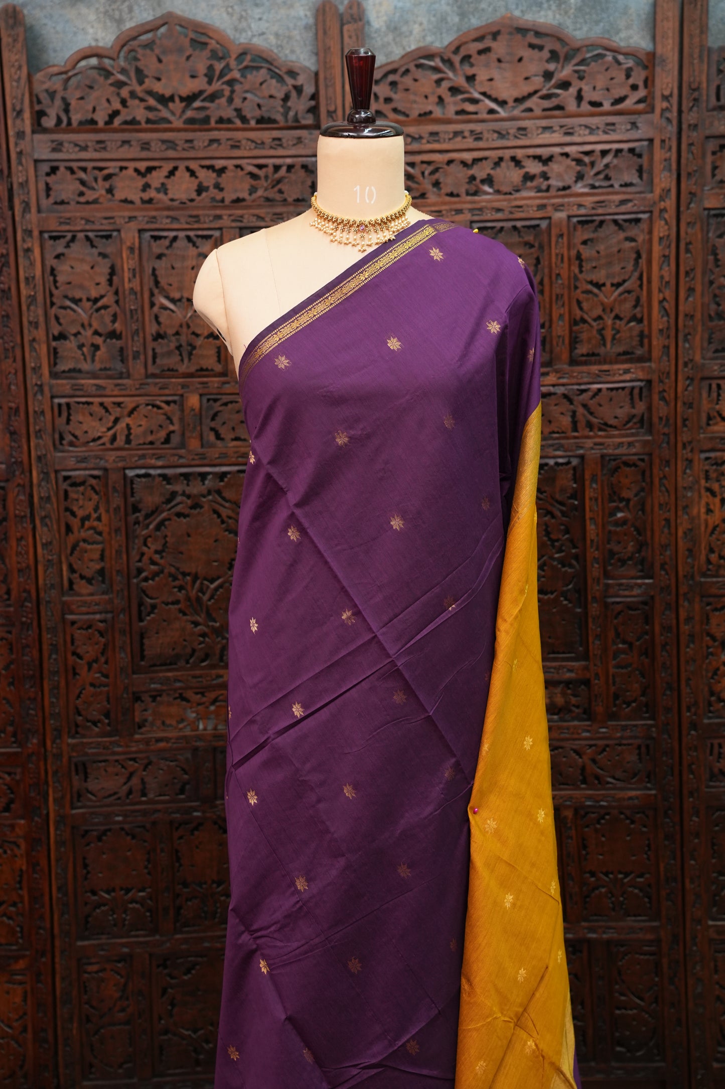 Semi Maheshwari Silk Cotton Saree with thin Gold Zari Buttas