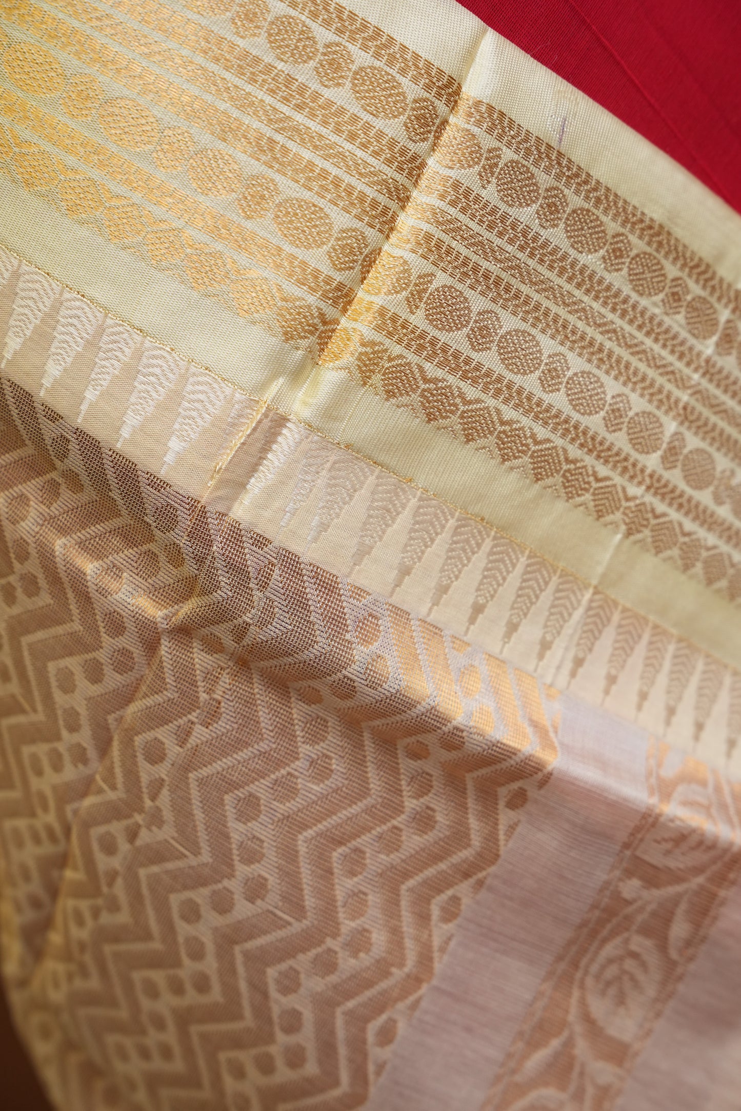 Gadwal Cotton Saree - Red and White