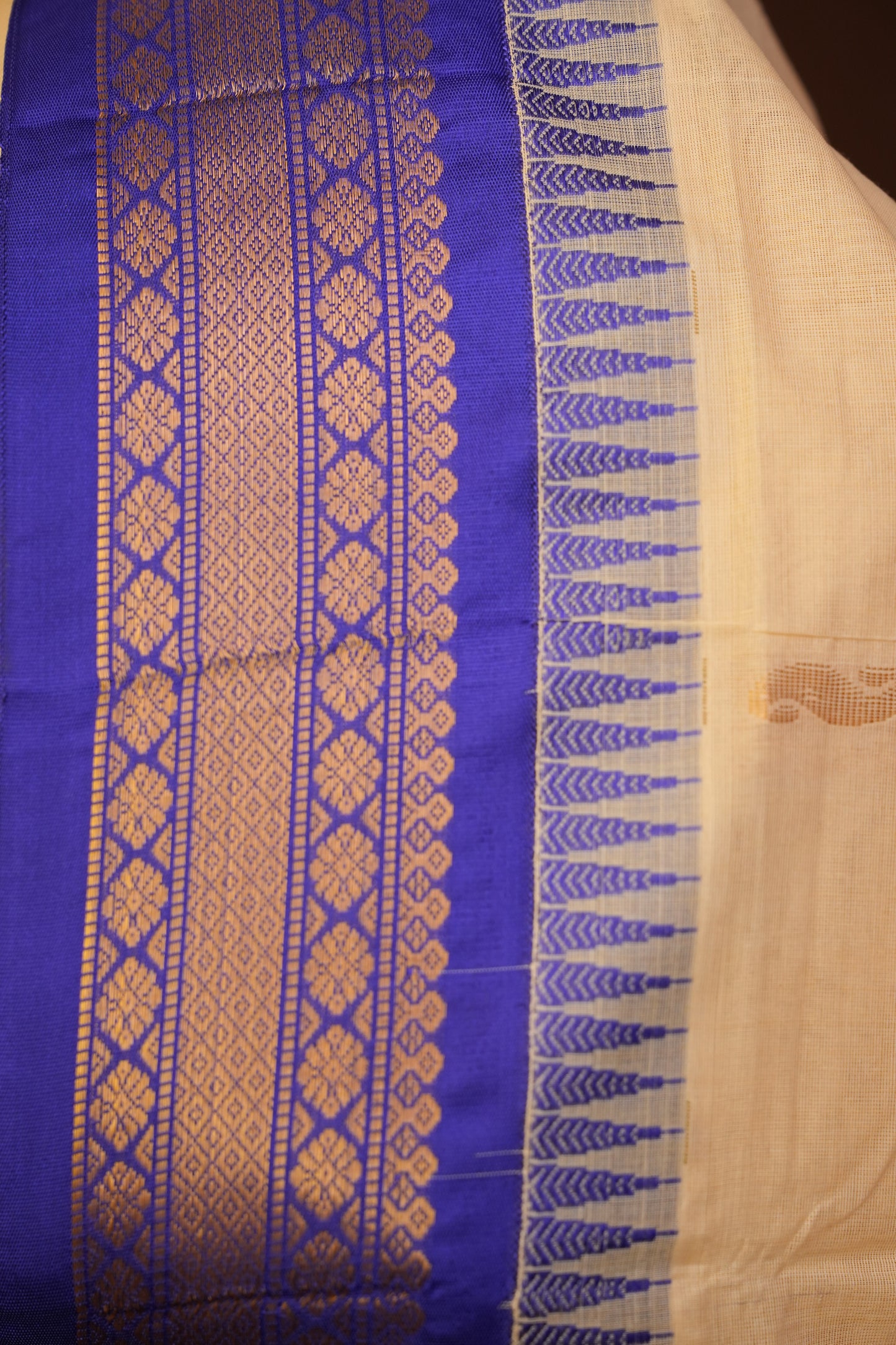 Gadwal Cotton Saree - Beige & Royal Blue