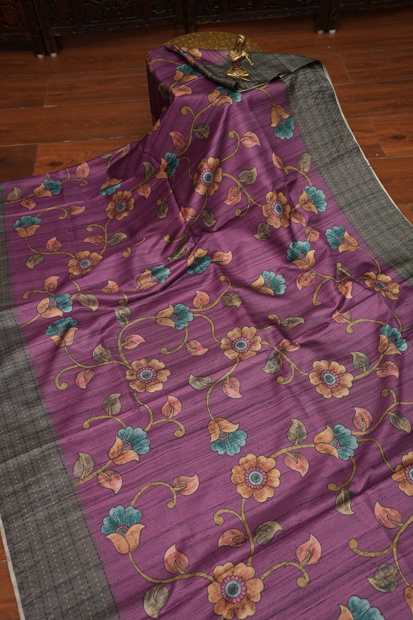 Soft Raw Silk Saree with Floral Prints & Contrast Kantha Stitch Print Border – Mauve Purple & Charcoal Grey
