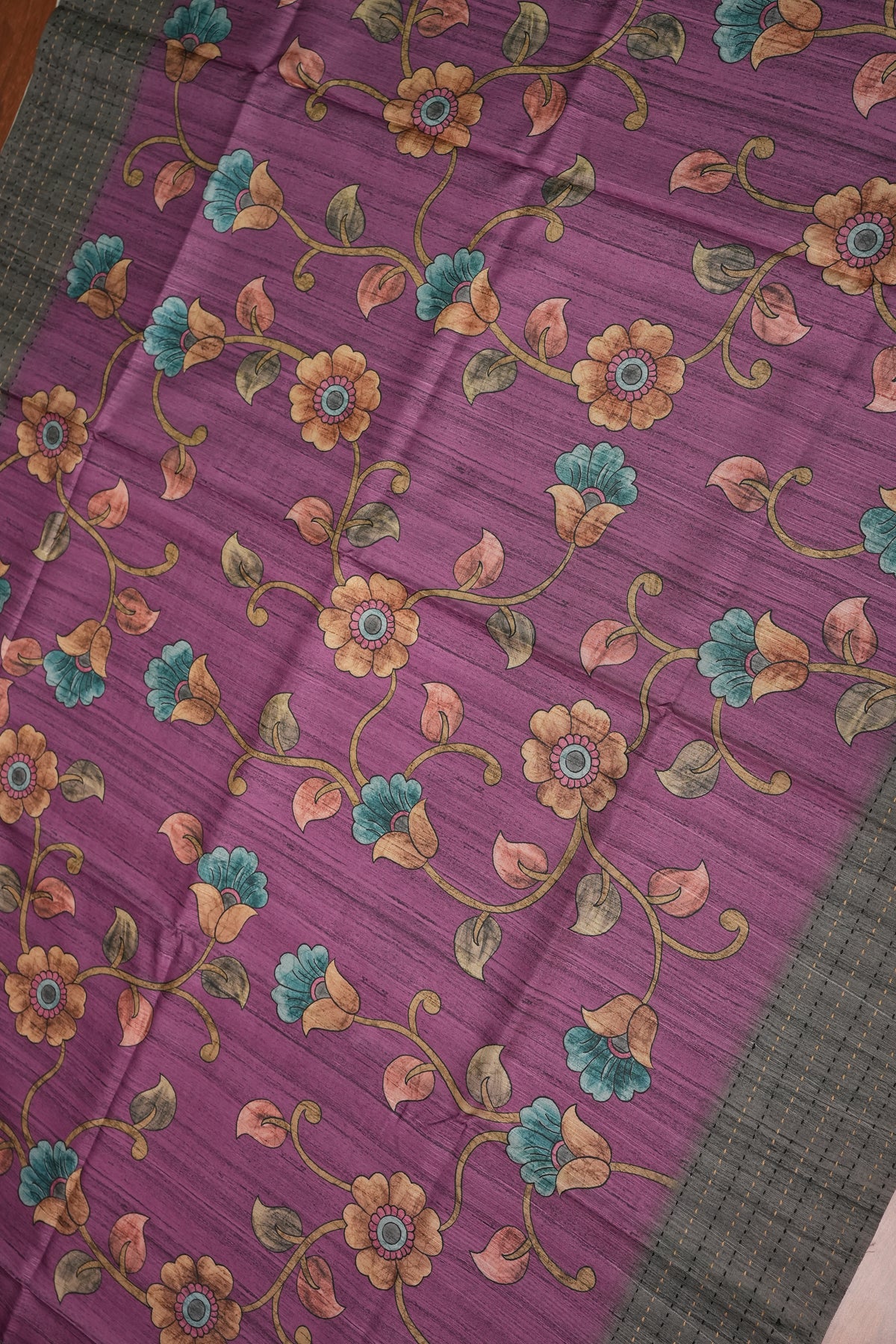 Soft Raw Silk Saree with Floral Prints & Contrast Kantha Stitch Print Border – Mauve Purple & Charcoal Grey