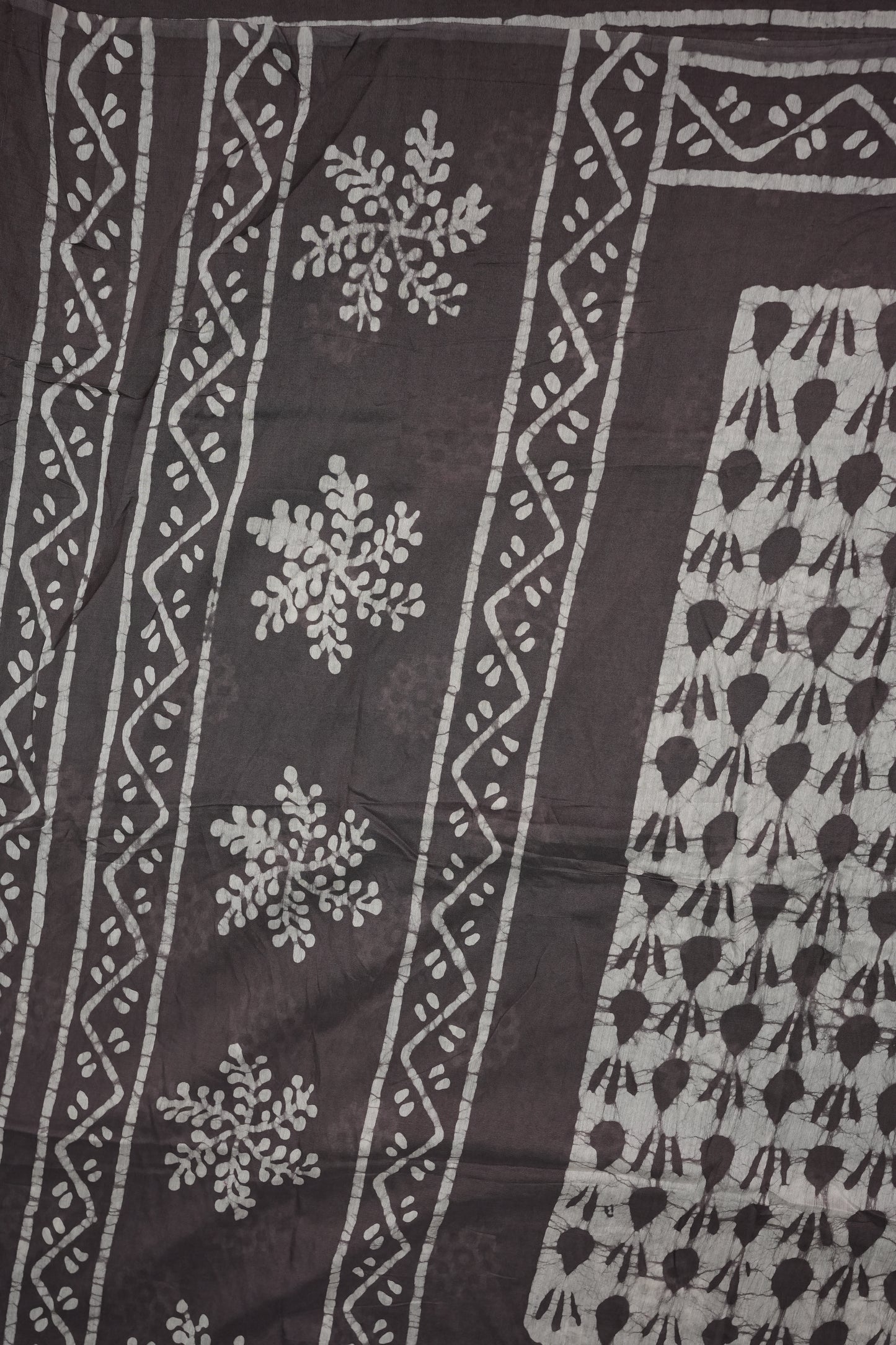 Pure Cotton Saree with Digital Block Prints – Charcoal Grey & White
