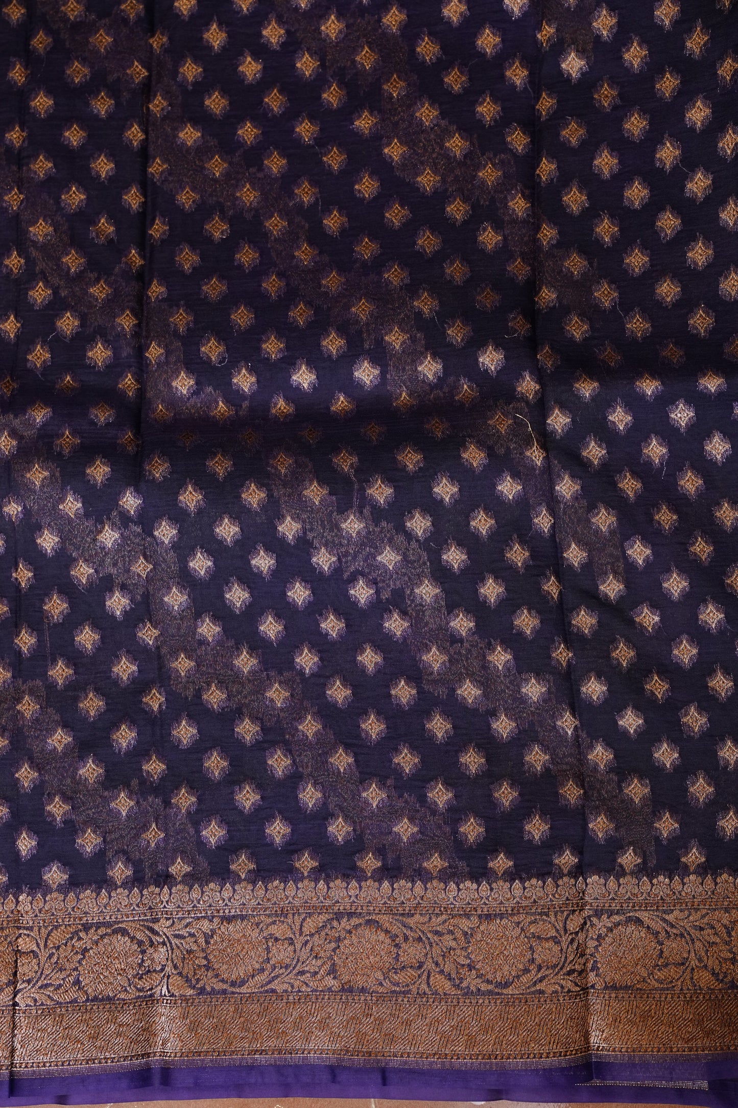 Pure Banarasi Organza(Kora) Silk Handloom Saree with Antique Zari Jaal & Contrast Border – Emerald Green with Red Border & Purple Pallu | Silk Mark Certified