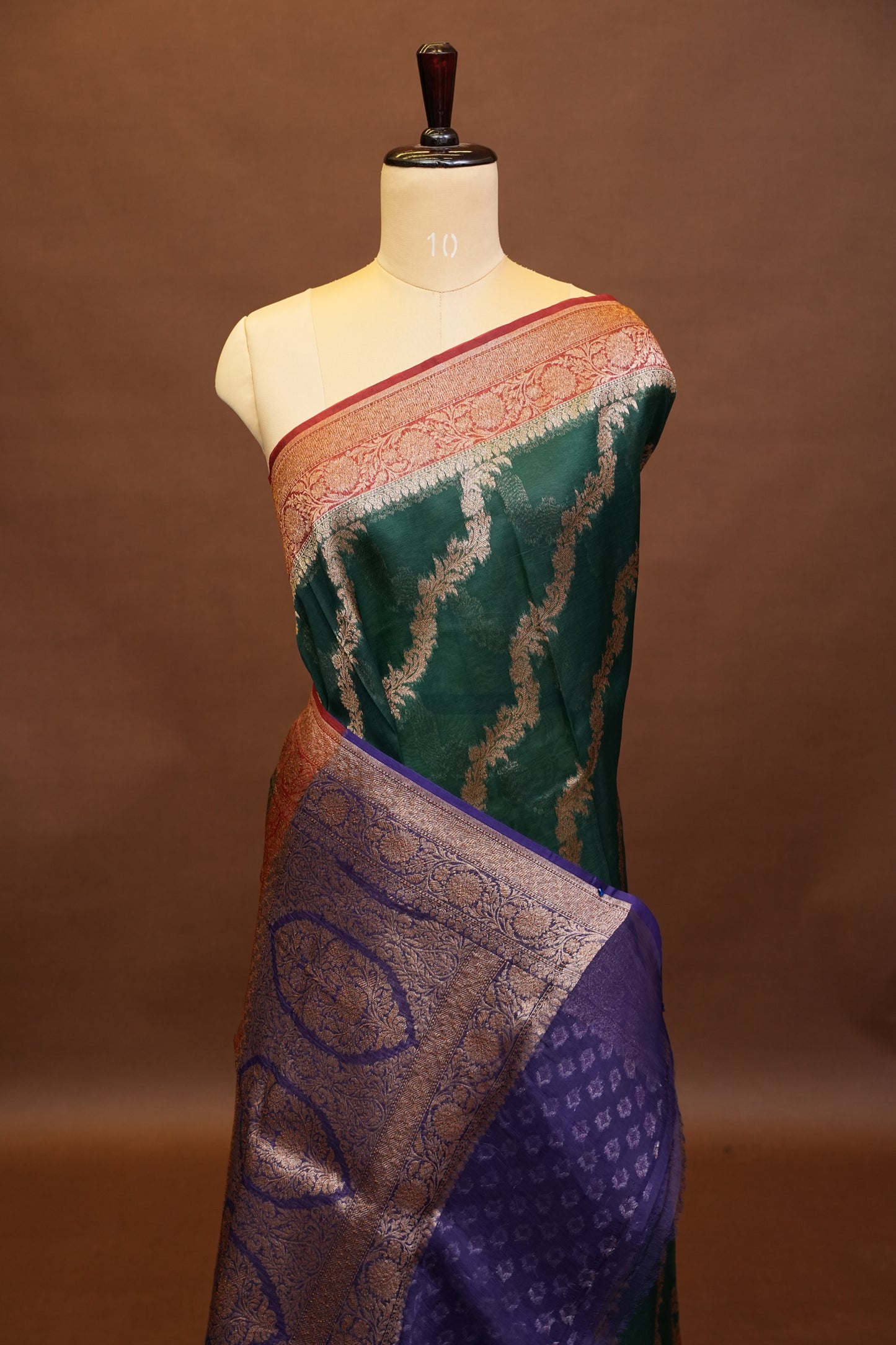Pure Banarasi Organza(Kora) Silk Handloom Saree with Antique Zari Jaal & Contrast Border – Emerald Green with Red Border & Purple Pallu | Silk Mark Certified