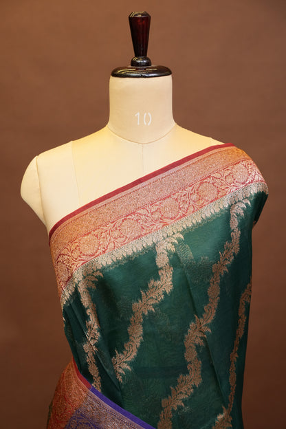Pure Banarasi Organza(Kora) Silk Handloom Saree with Antique Zari Jaal & Contrast Border – Emerald Green with Red Border & Purple Pallu | Silk Mark Certified