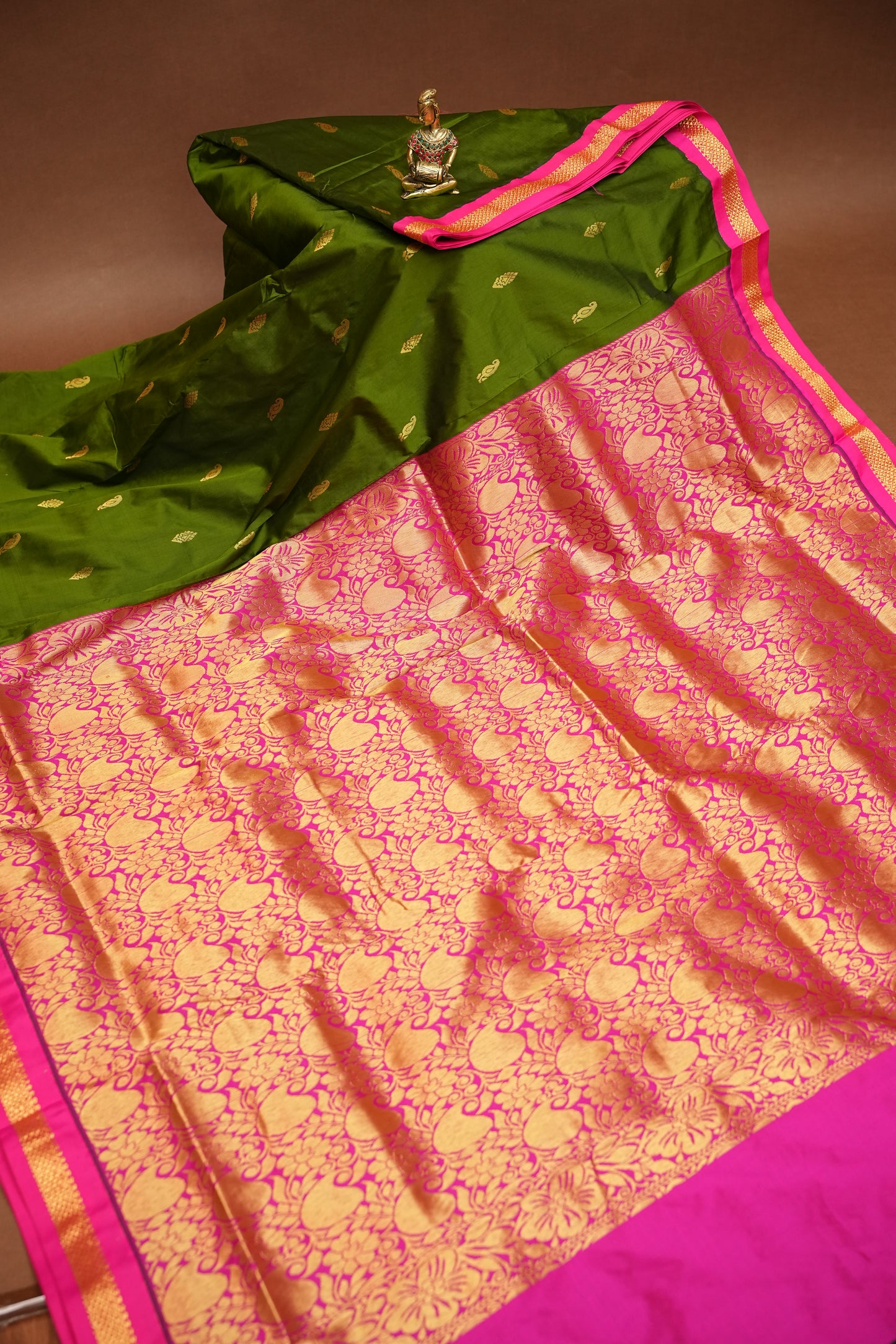 Semi Silk 9-Yard Saree with Paithani Pallu & Gatti Border – Olive Green & Pink