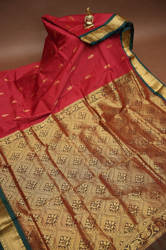 Semi Silk 9-Yard Saree with Grand Pallu & Gatti Border – Red & Green