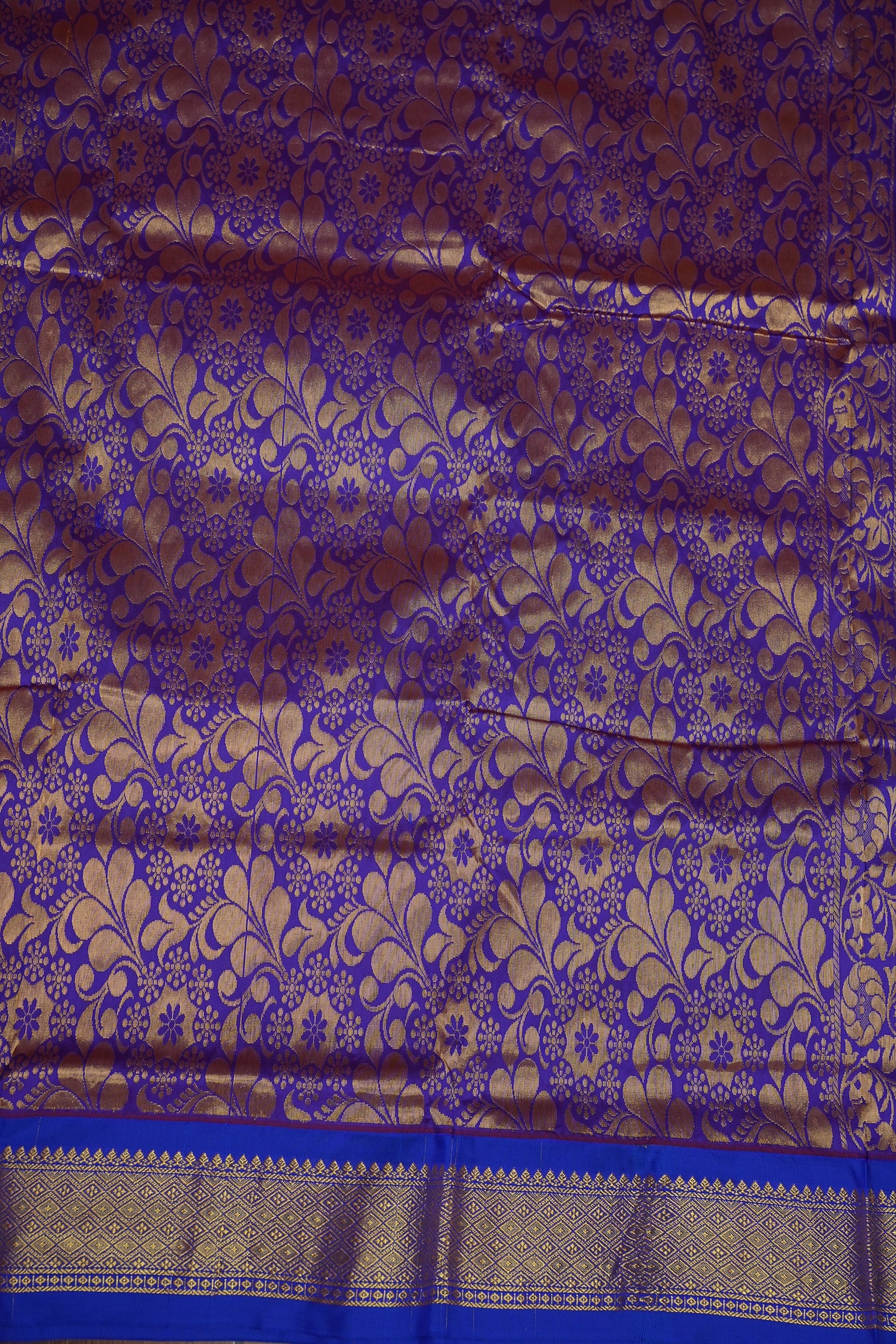 Semi Silk 9-Yard Saree with Grand Pallu & Gatti Border – Red & Blue