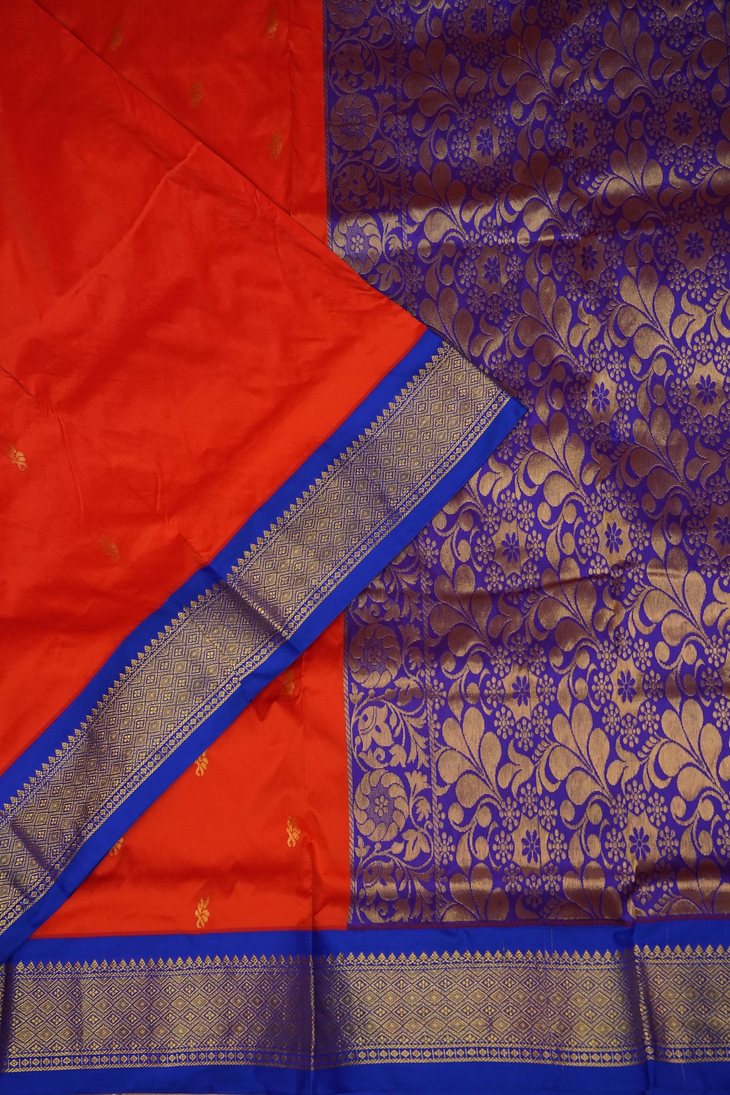 Semi Silk 9-Yard Saree with Grand Pallu & Gatti Border – Red & Blue