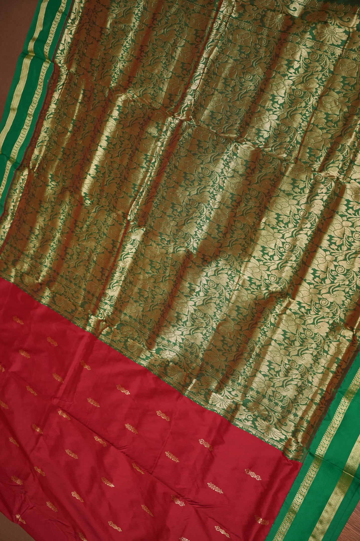 Semi Silk 9-Yard Saree with Grand Pallu & Gatti Border – Red & Rama Green