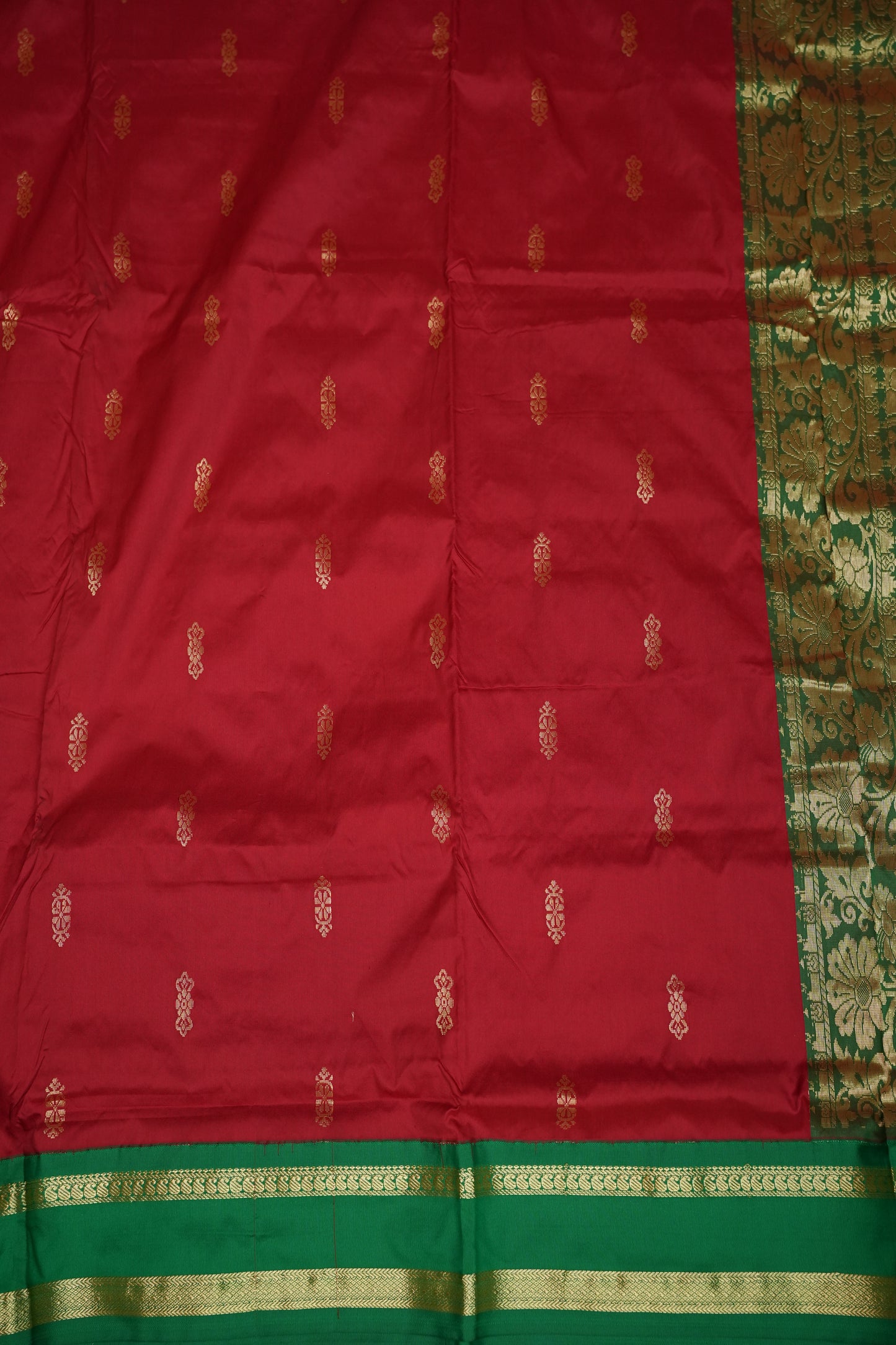 Semi Silk 9-Yard Saree with Grand Pallu & Gatti Border – Red & Rama Green