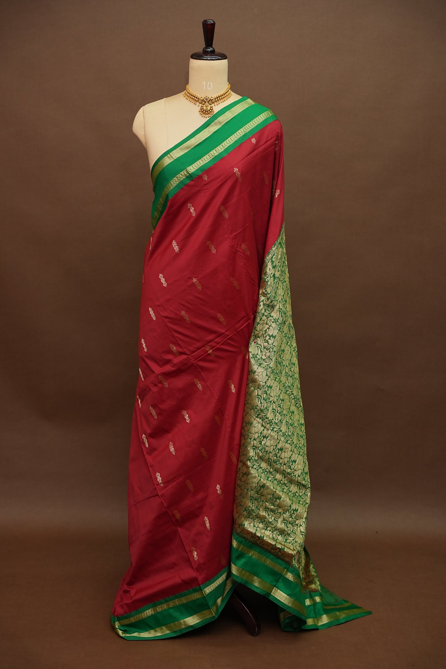 Semi Silk 9-Yard Saree with Grand Pallu & Gatti Border – Red & Rama Green