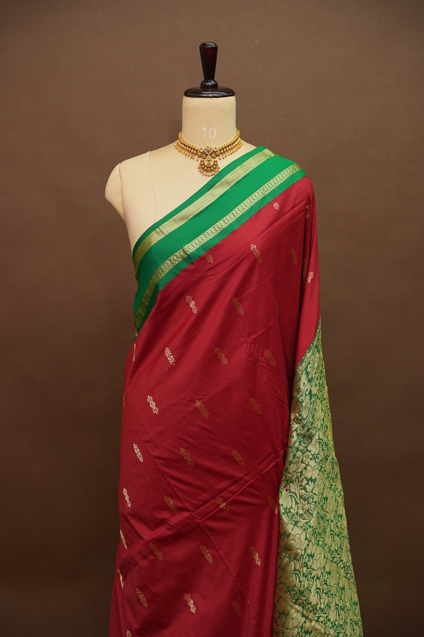 Semi Silk 9-Yard Saree with Grand Pallu & Gatti Border – Red & Rama Green