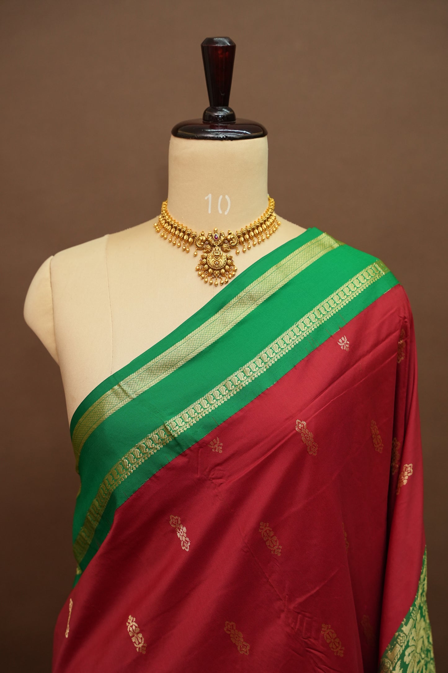 Semi Silk 9-Yard Saree with Grand Pallu & Gatti Border – Red & Rama Green