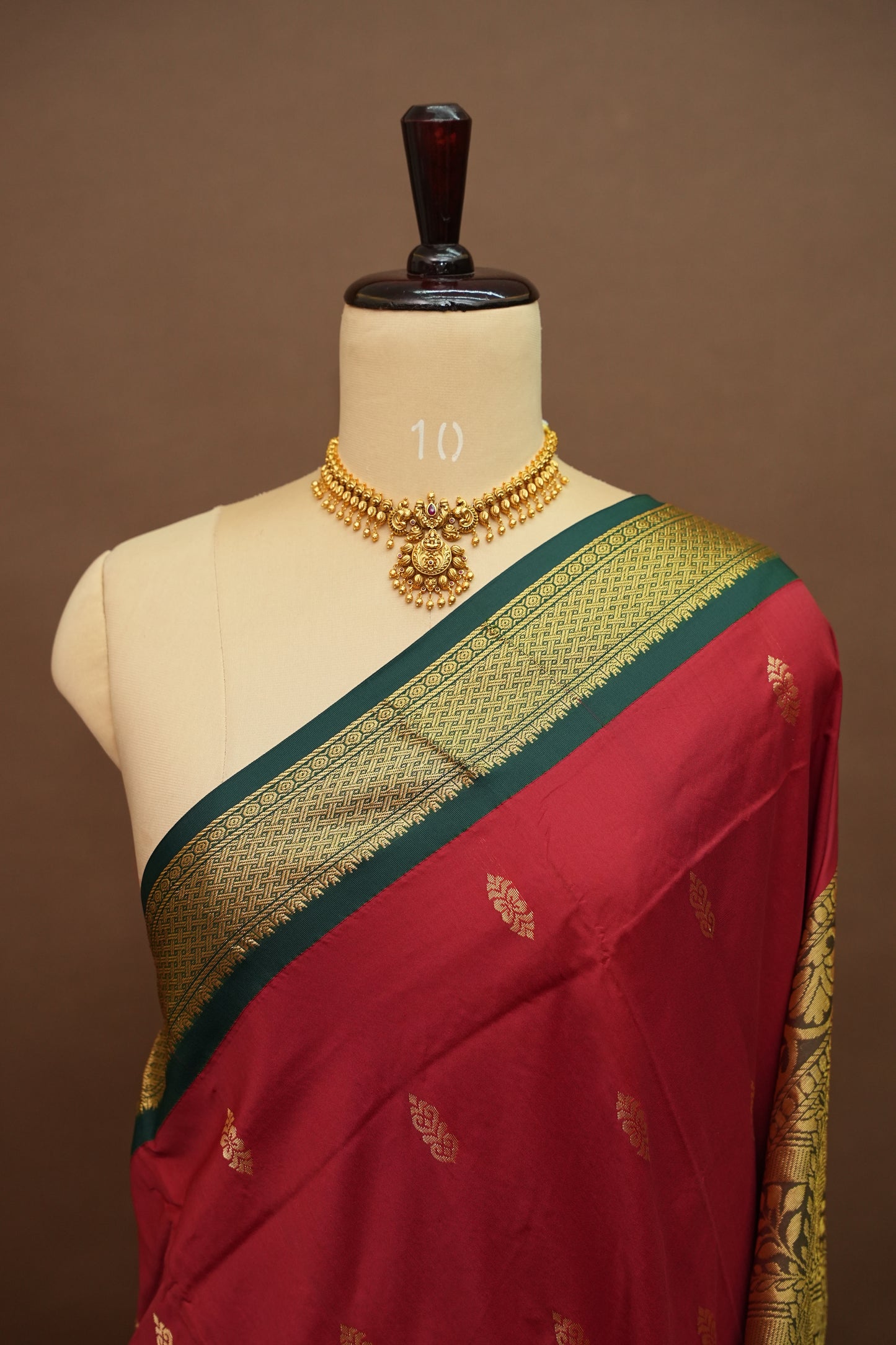 Semi Silk 9-Yard Saree with Grand Pallu & Gatti Border – Red & Green