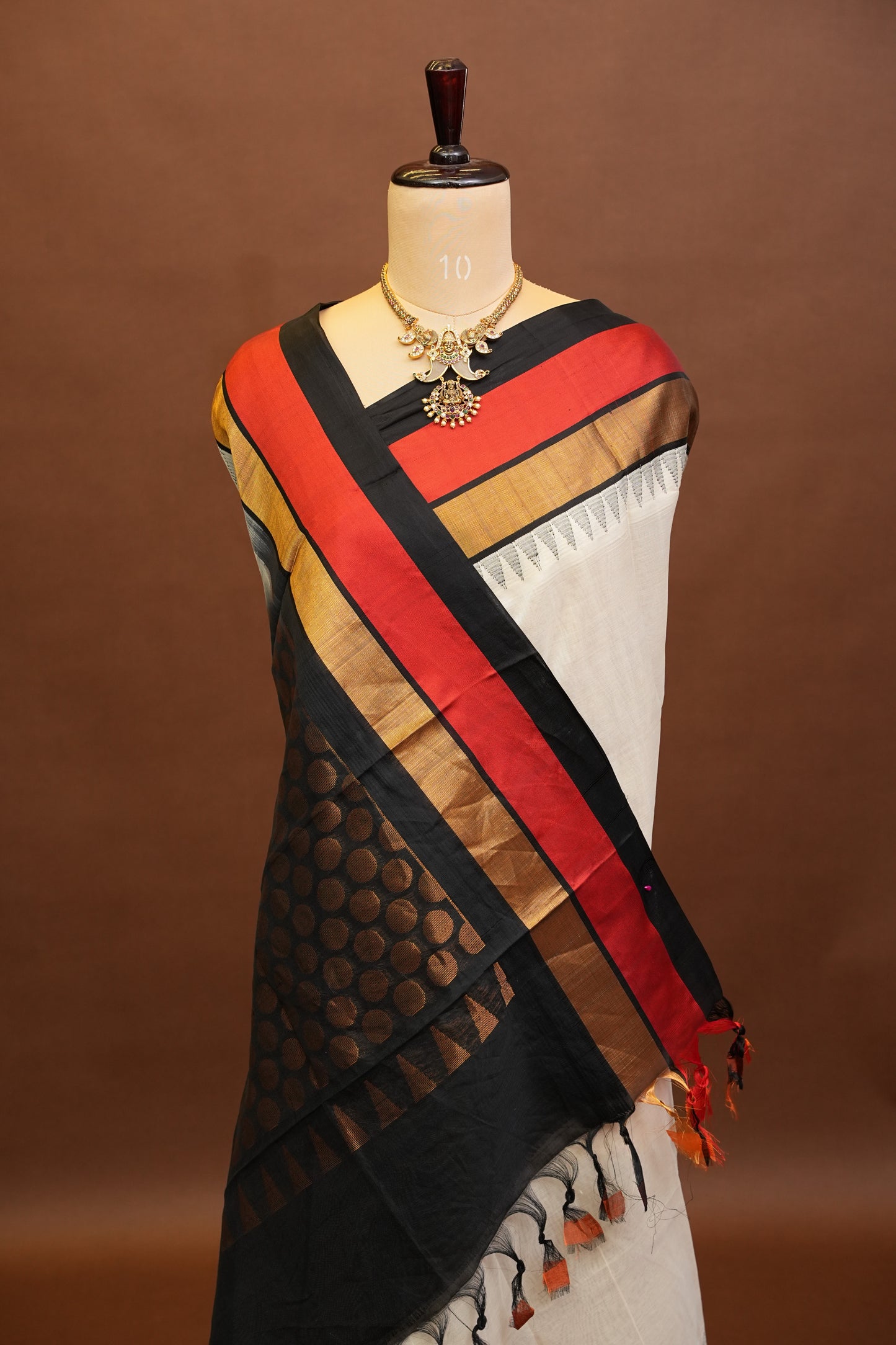 Pure Kuppadam Korvai Pattu Saree-Ivory & Black