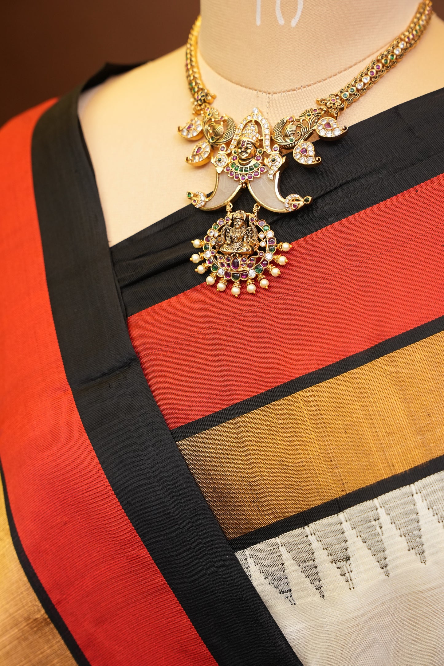 Pure Kuppadam Korvai Pattu Saree-Ivory & Black