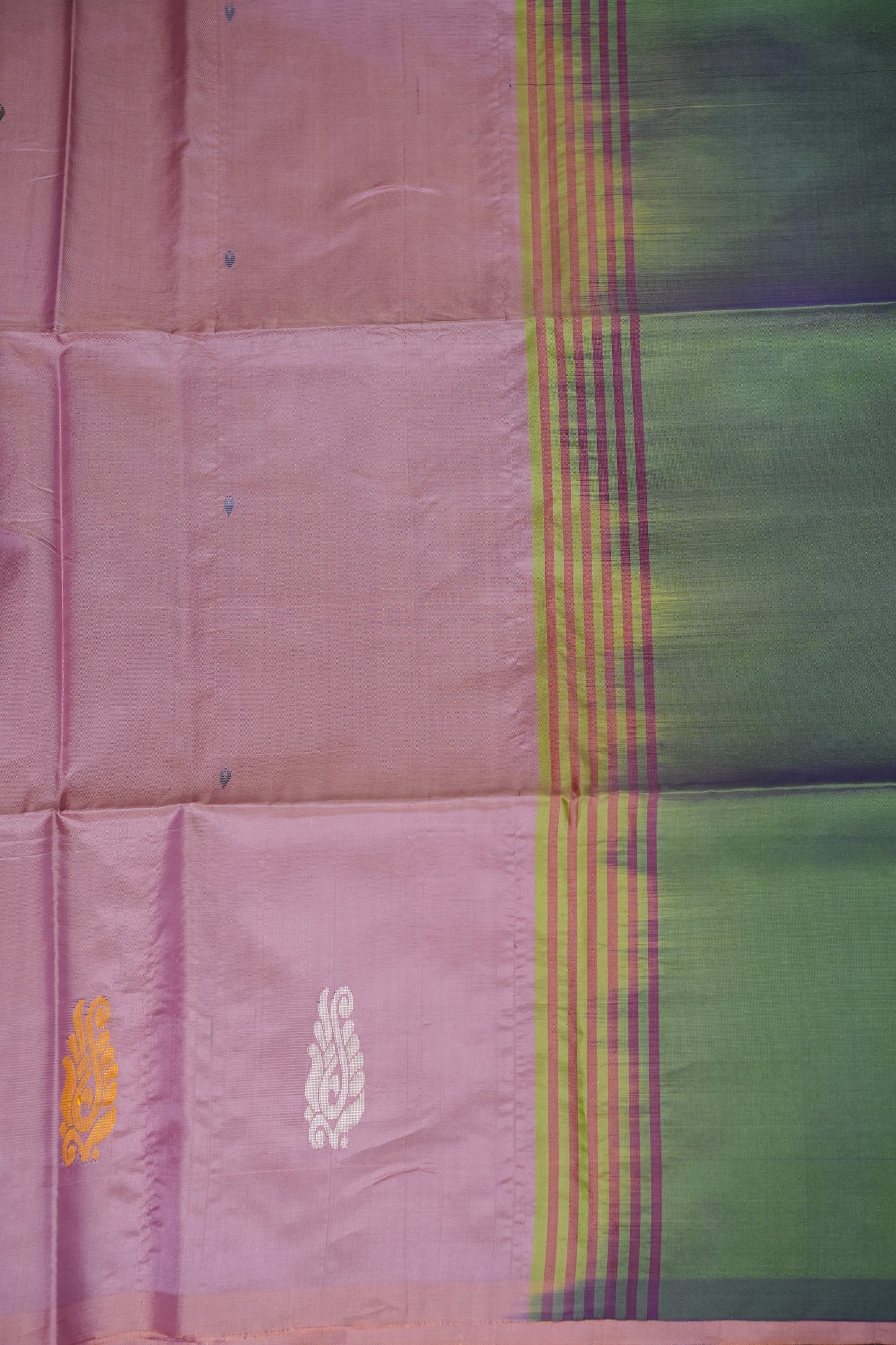 Vegan Saree with Temple Motifs & Contrast Green Pallu – Lavender Pink