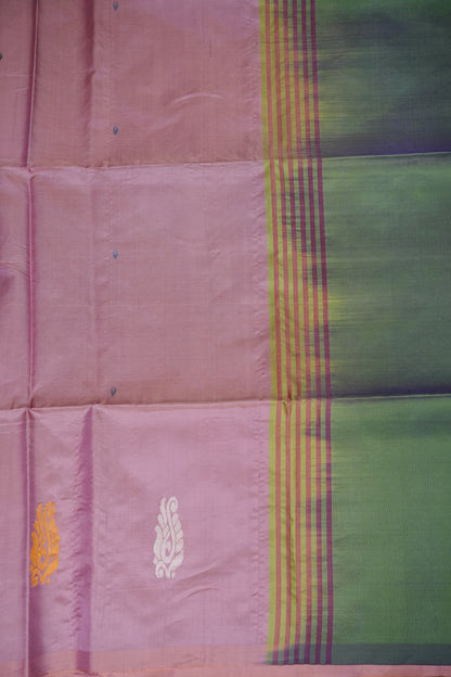 Vegan Saree with Temple Motifs & Contrast Green Pallu – Lavender Pink