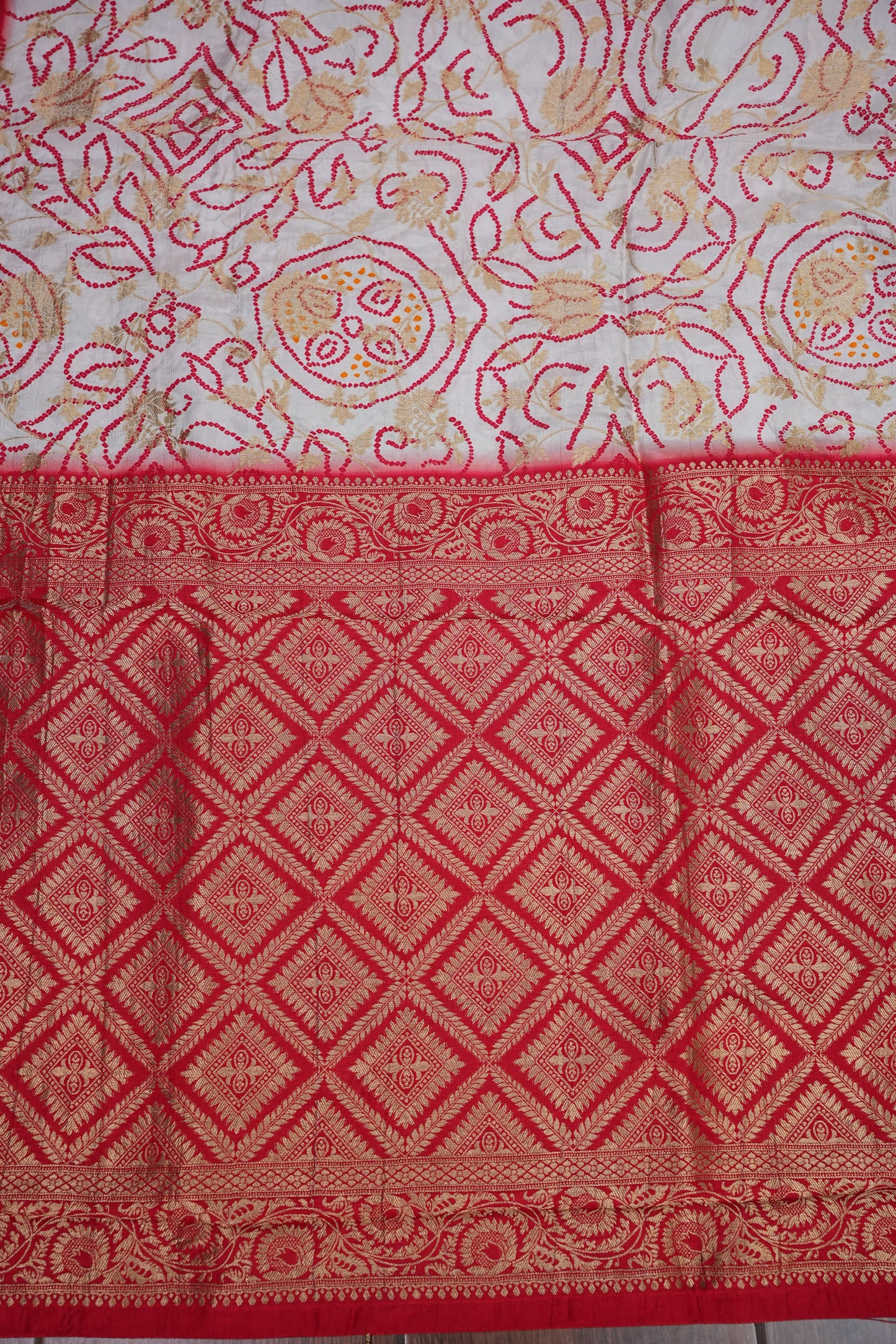 Kashmiri Pashmina Story Telling Saree - White & Red