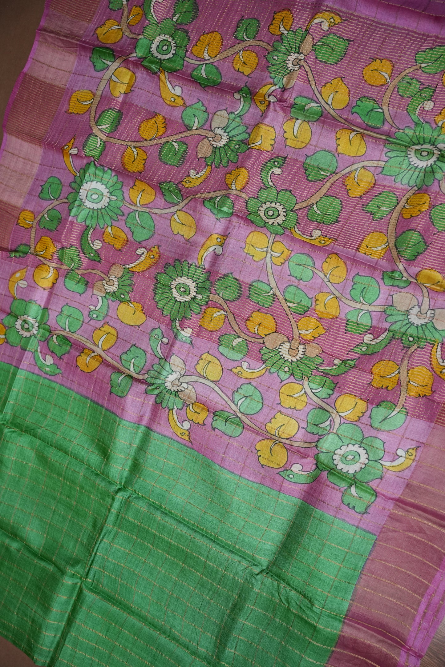 Premium Hand-Painted Tussar Silk Saree – Emerald Green with Lavender Pink Floral Pallu