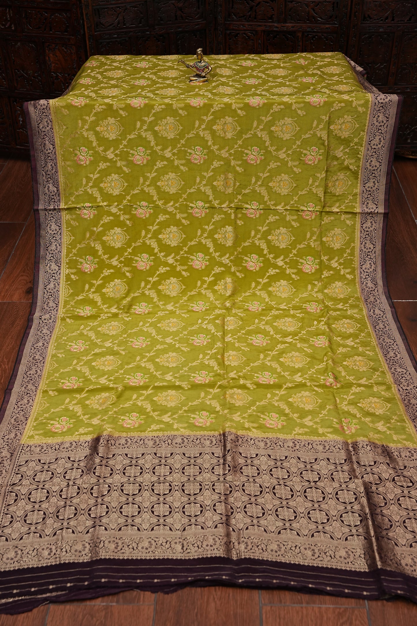 Banarasi Munga Silk Saree - Pistachio Green & Coffee