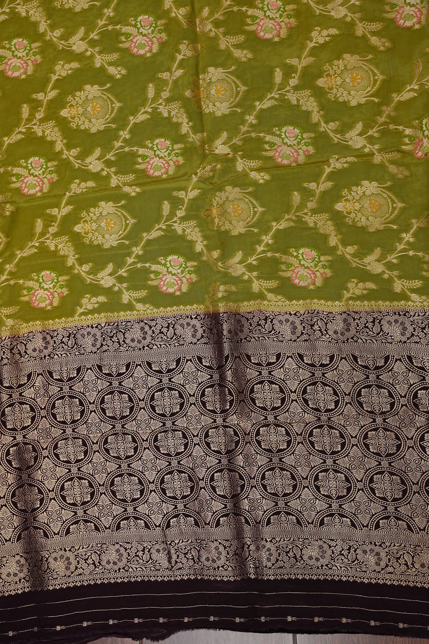 Banarasi Munga Silk Saree - Pistachio Green & Coffee