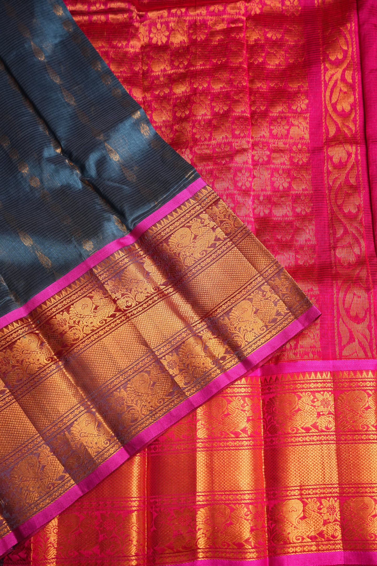 Mangalgiri Kuppadam Pattu Saree - Grey & Pink