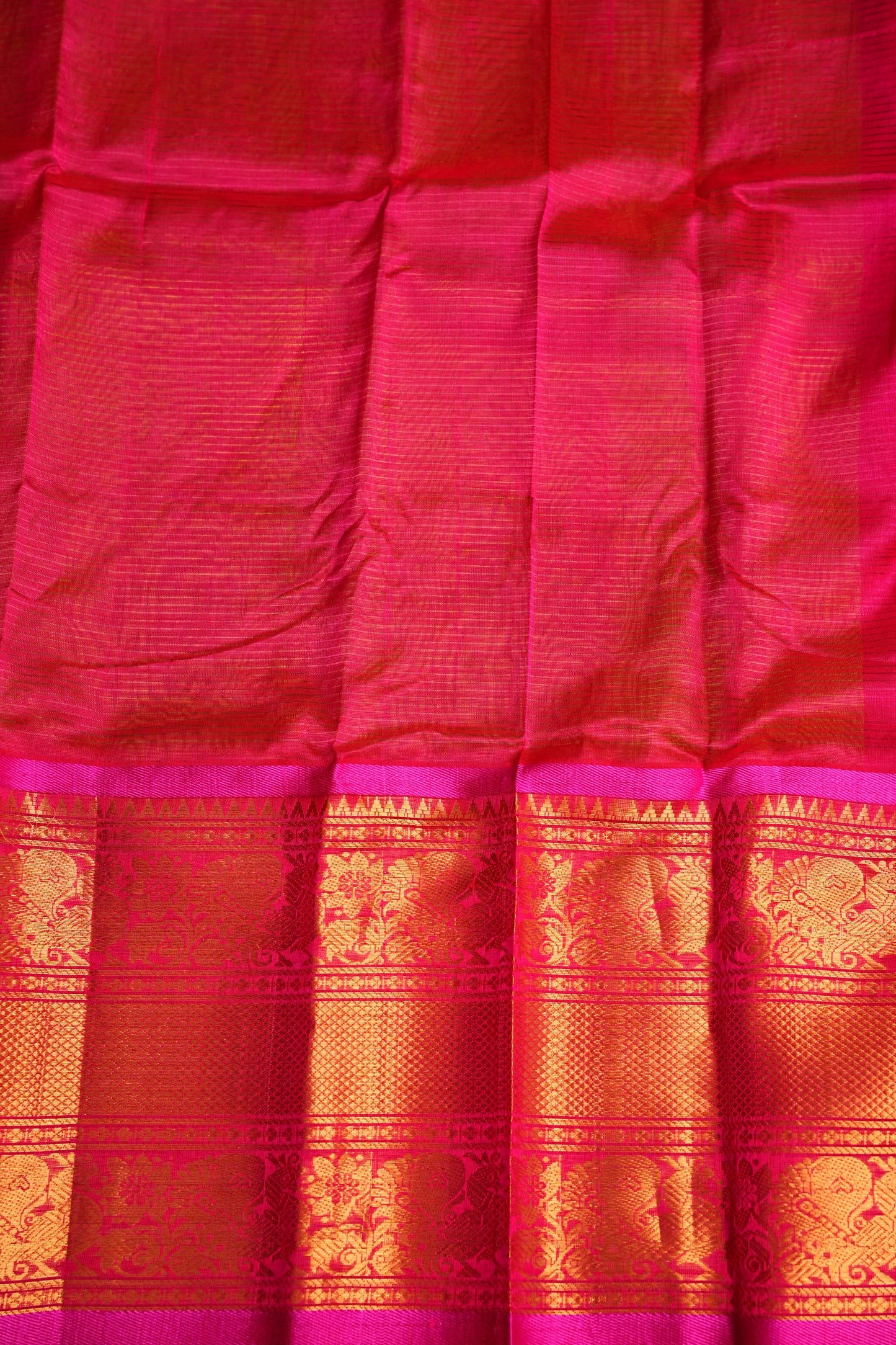 Mangalgiri Kuppadam Pattu Saree - Parrot Green & Pink