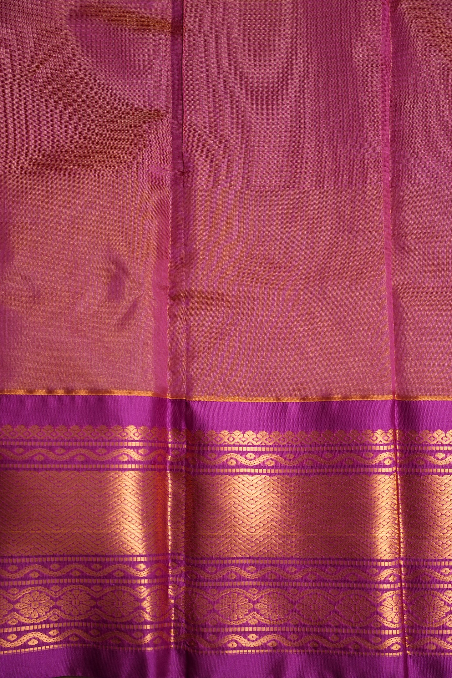 Tissue Mangalgiri Kuppadam Pattu Saree - Parrot Green and Pink