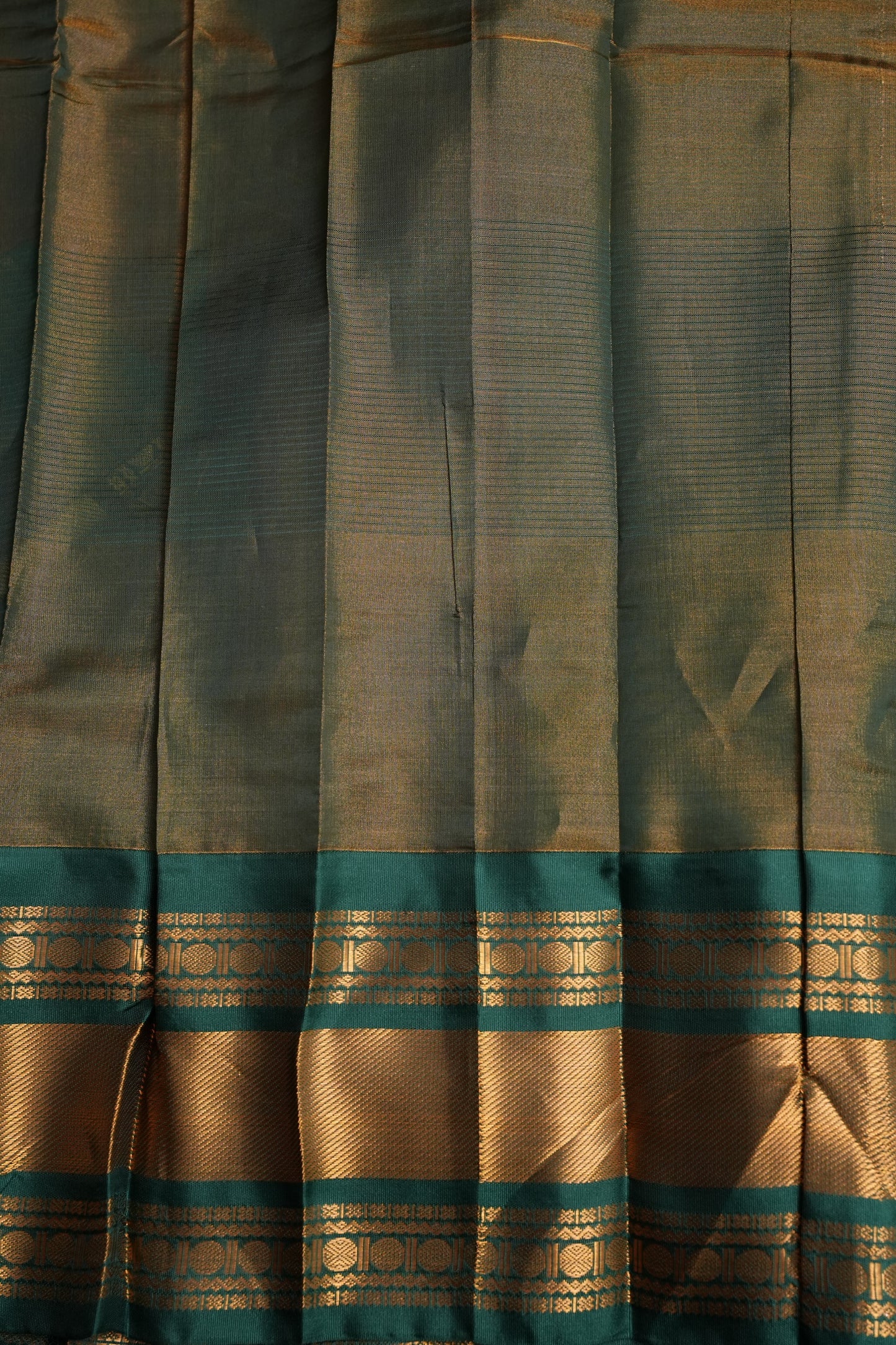 Tissue Mangalgiri Kuppadam Pattu Saree - Rust Orange and Green