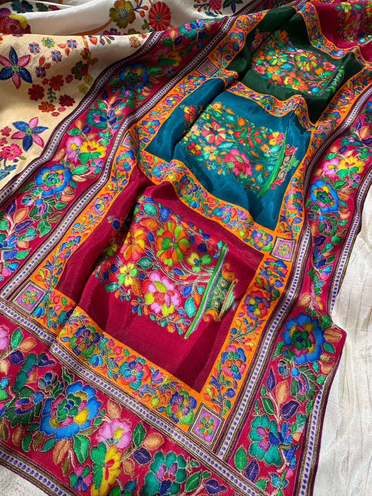 Kashmiri Pashmina Kani Silk Saree – Off White and Pink