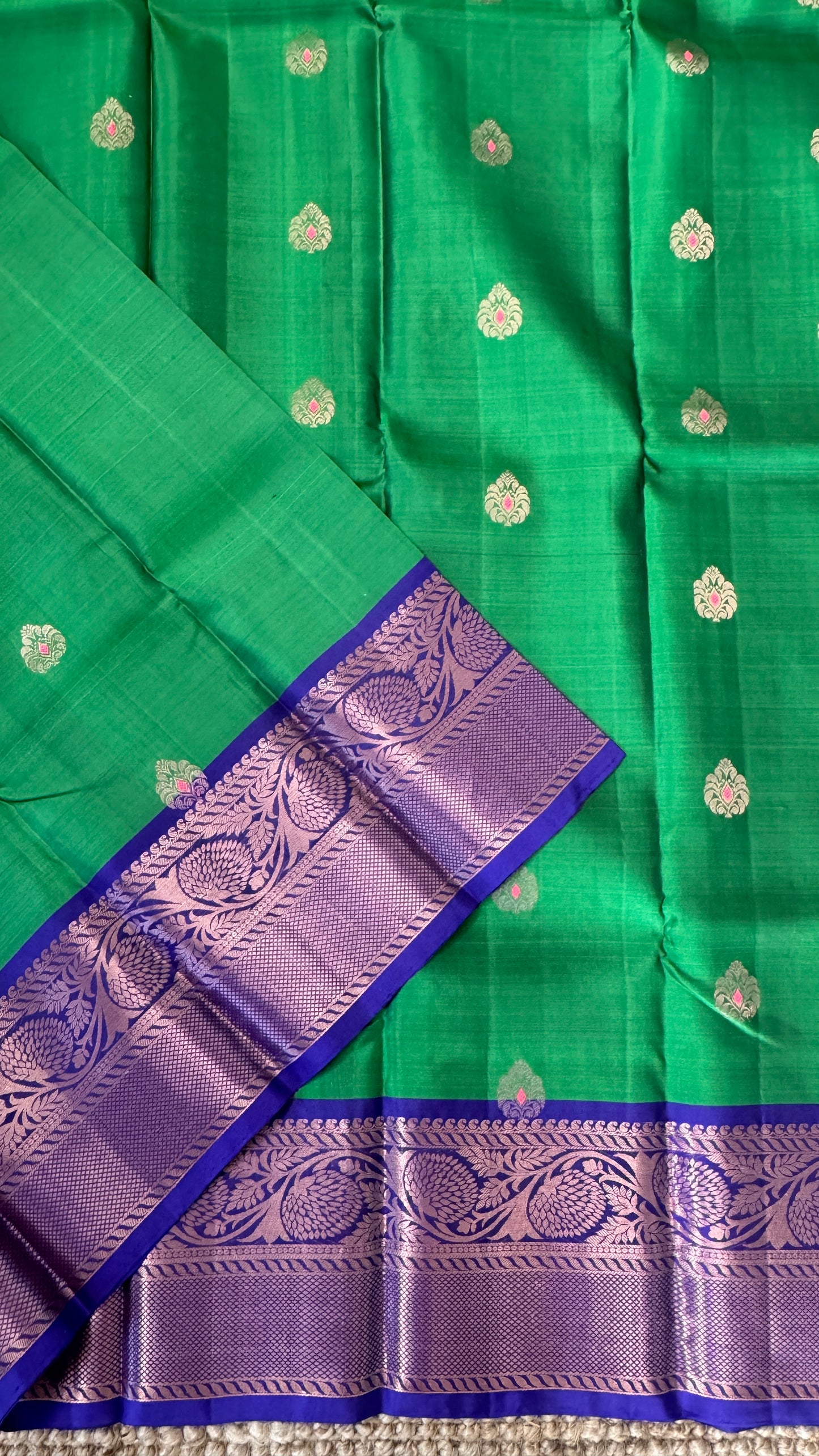 Green Pure Kanchipuram Silk Saree with Royal Blue Contrast | Silk Mark Certified