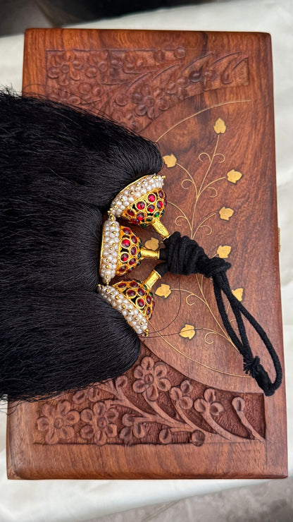 Jada Kuchulu – Kemp Stone & Pearl Hair Accessories