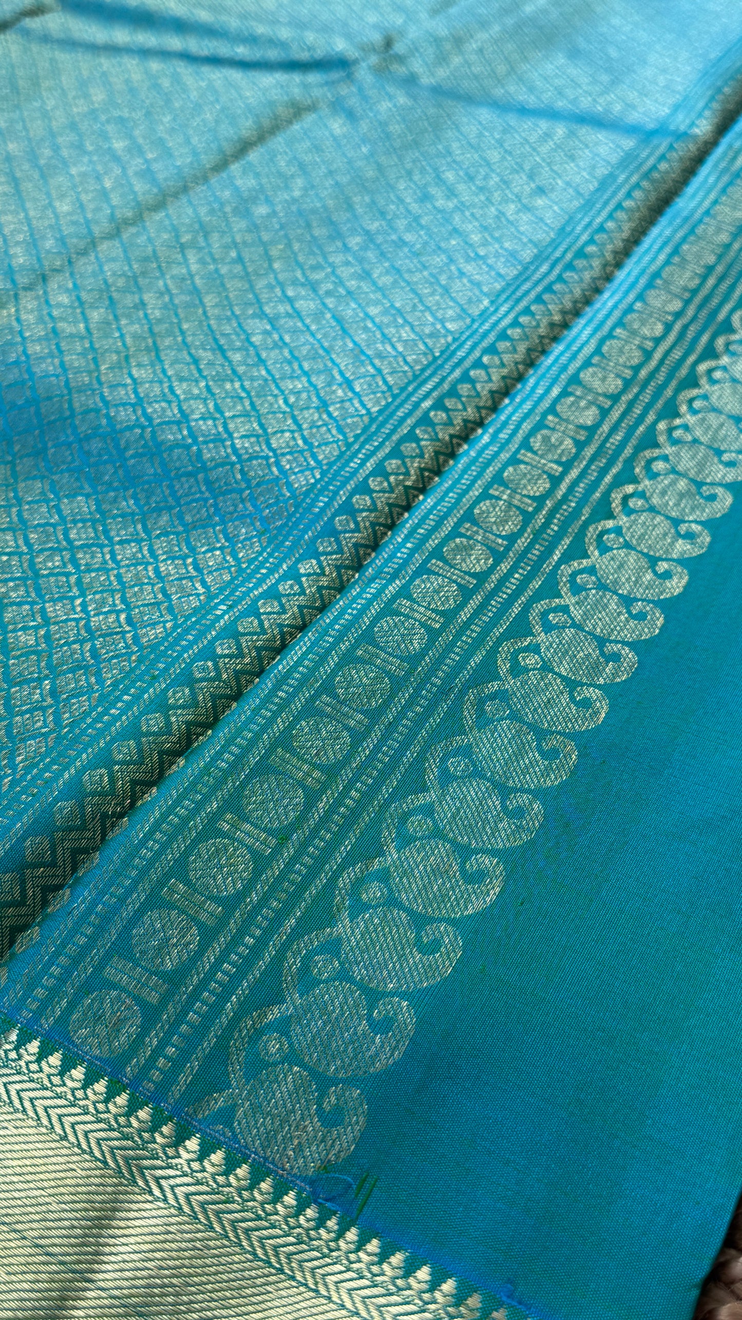 Green Pure Kanchipuram Silk Saree with Contrast Rama Blue Border | Silk Mark Certified
