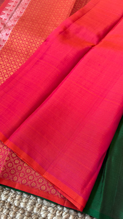 Bottle Green Borderless Pure Kanchipuram Silk Saree with Dual-Tone Pallu | Silk Mark Certified