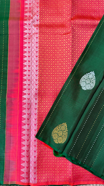 Bottle Green Borderless Pure Kanchipuram Silk Saree with Dual-Tone Pallu | Silk Mark Certified