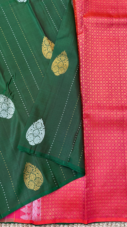 Bottle Green Borderless Pure Kanchipuram Silk Saree with Dual-Tone Pallu | Silk Mark Certified