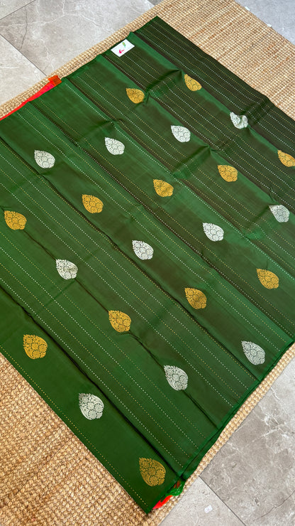 Bottle Green Borderless Pure Kanchipuram Silk Saree with Dual-Tone Pallu | Silk Mark Certified