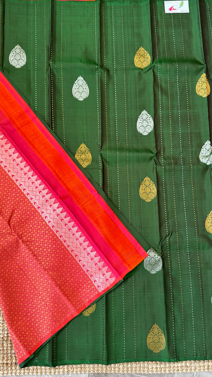 Bottle Green Borderless Pure Kanchipuram Silk Saree with Dual-Tone Pallu | Silk Mark Certified