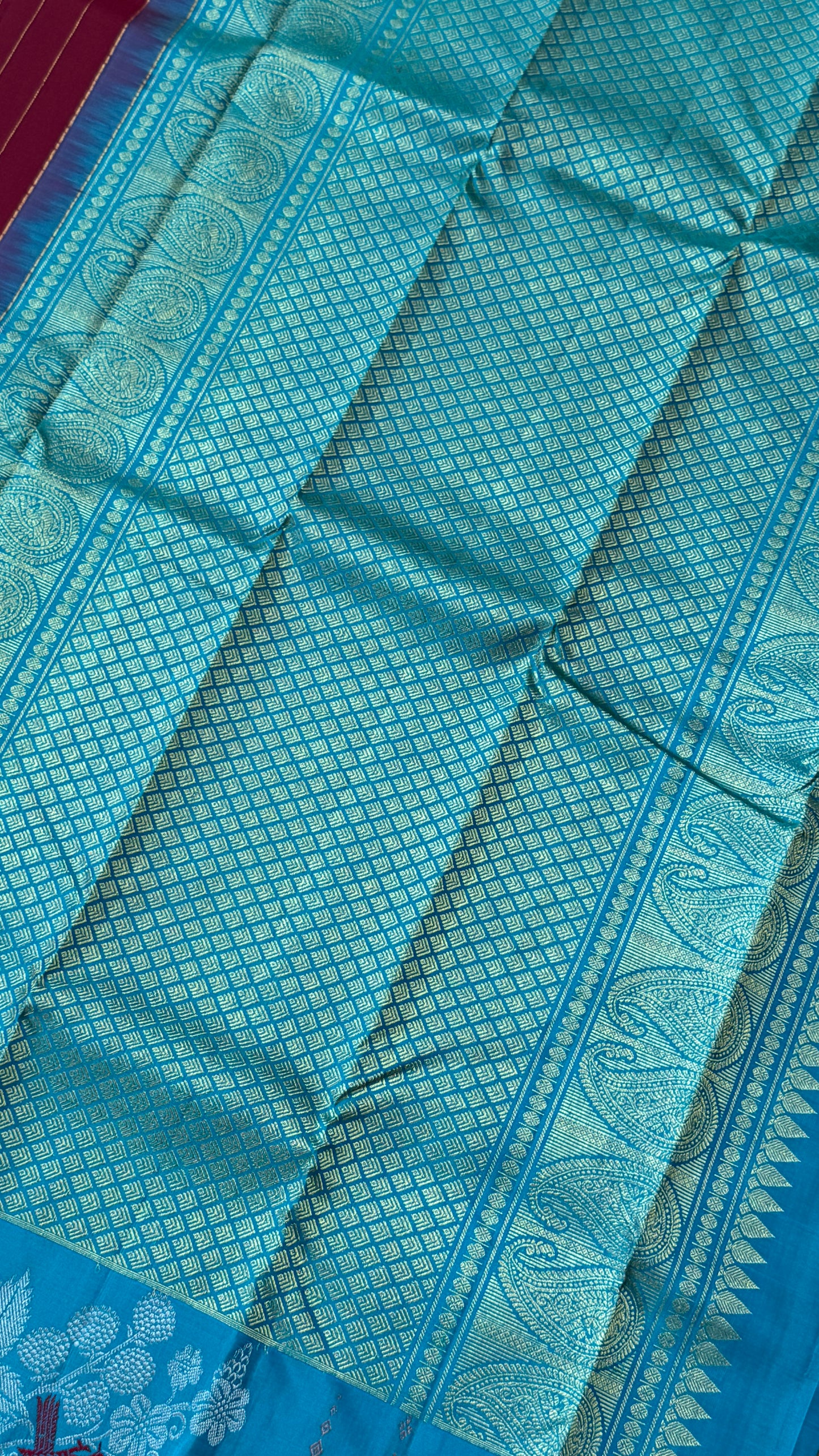 Maroon & Blue Borderless Pure Kanchipuram Silk Saree with Dual Zari Motifs | Silk Mark Certified