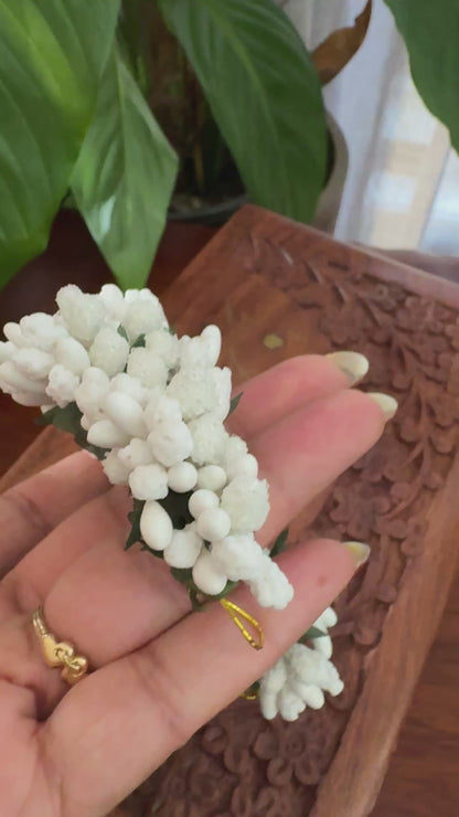 Artificial Pollen Gajra - White